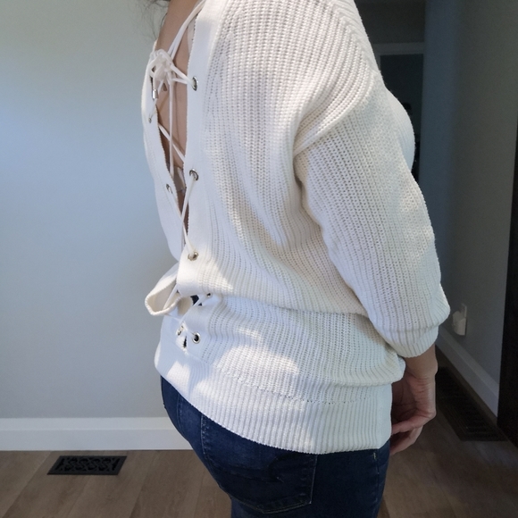 White knit detailed back sweater - Picture 2 of 5